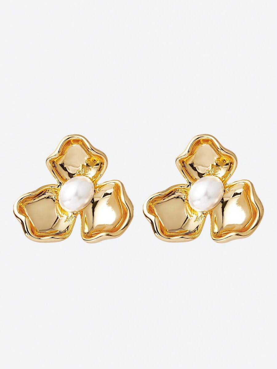 Pearl Shell Bloom Stud Earrings