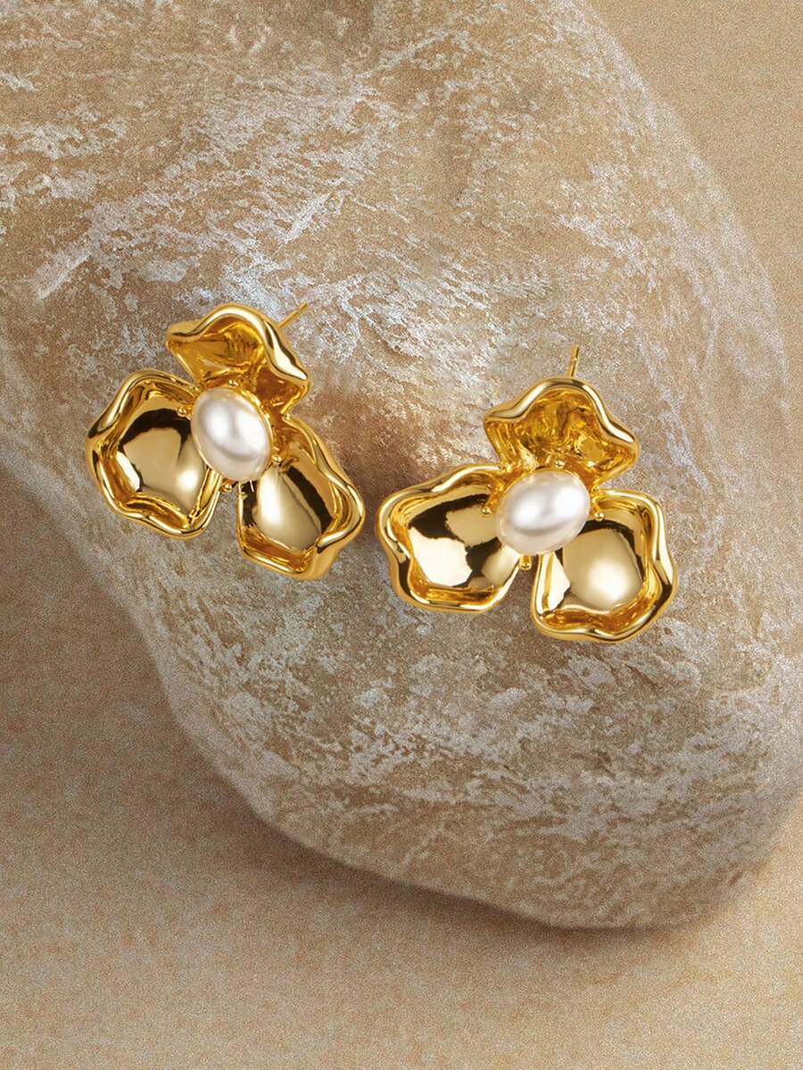 Pearl Shell Bloom Stud Earrings
