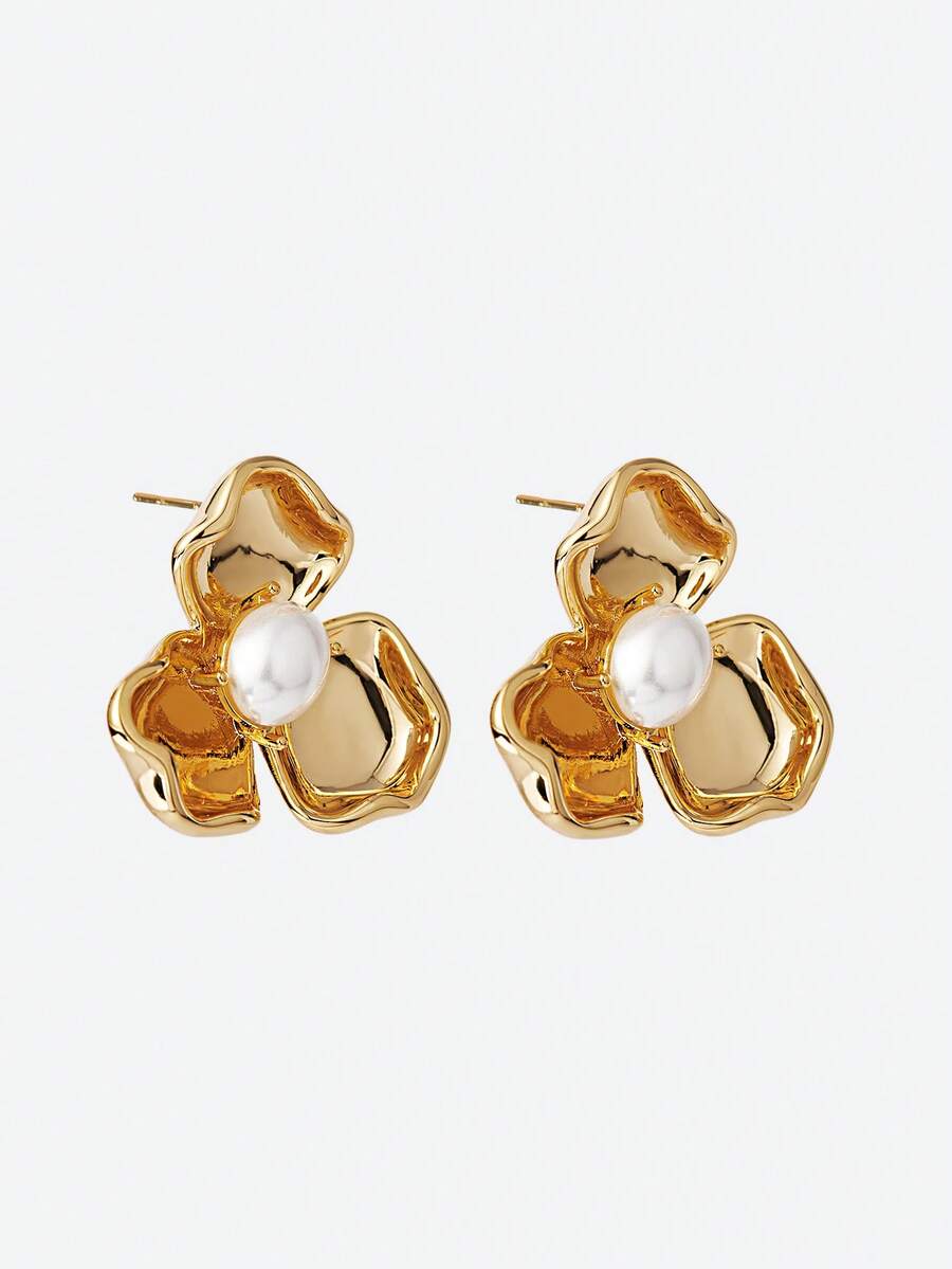 Pearl Shell Bloom Stud Earrings