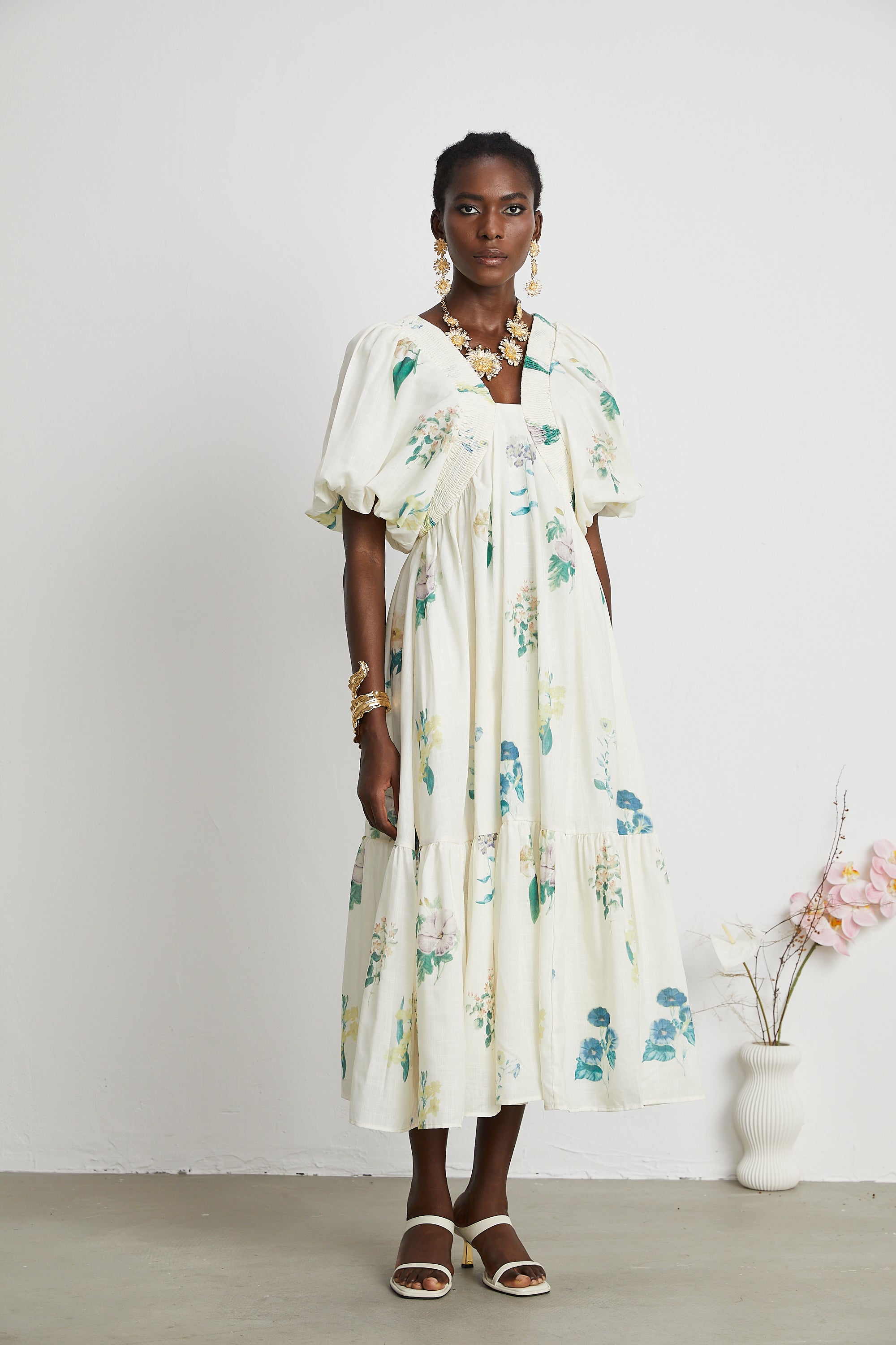 فستان ميدي كيرييللي V ياقة زهرة بنقشة