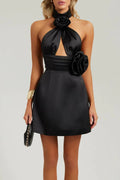 فستان قصير سيمونا من الرقبة بربطة زهرة ساتين